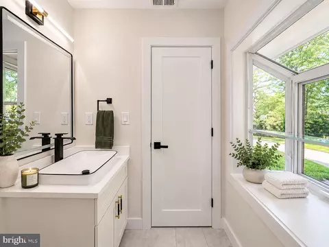 Bath - 8804 Strause Ct, Springfield, VA 22153 photo 1 of 11