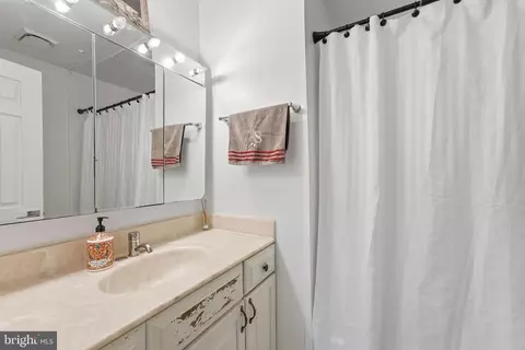Bath - 7702 Jewelweed Ct, Springfield, VA 22152 photo 3 of 3