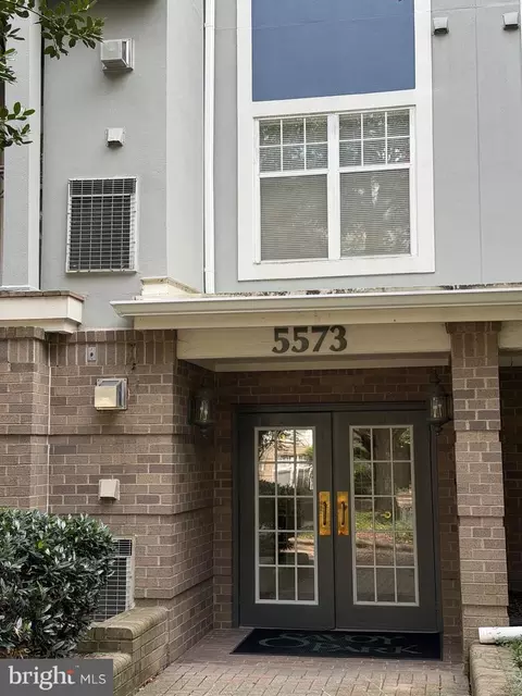 5573 Seminary Rd #114, Falls Church, VA 22041