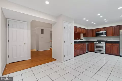 Entry Way - 6504 Hubbardton Way, Springfield, VA 22150 photo 3 of 5