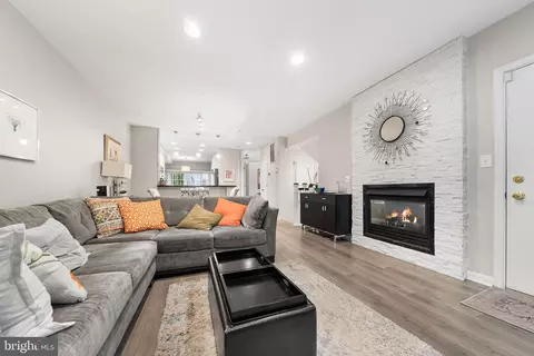8850 Ashgrove House Ln #101, Vienna, VA 22182