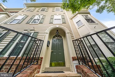 8850 Ashgrove House Ln #101, Vienna, VA 22182