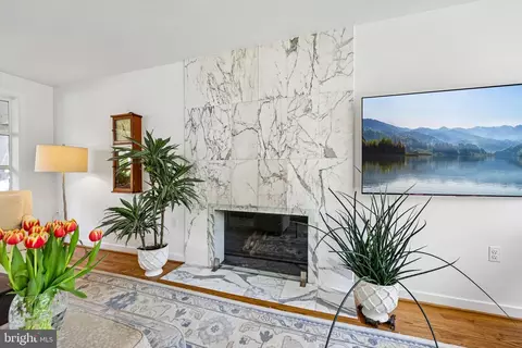 Living - 6905 Lemon Rd, Mclean, VA 22101 photo 3 of 3