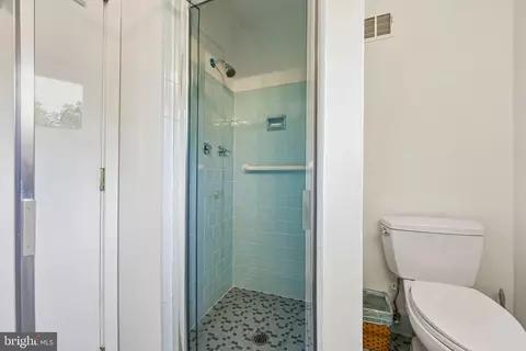 Bath - 6905 Lemon Rd, Mclean, VA 22101 photo 4 of 6