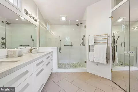 Bath - 6905 Lemon Rd, Mclean, VA 22101 photo 2 of 6