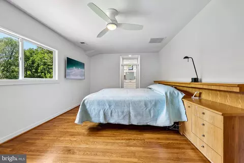 Bedroom - 6905 Lemon Rd, Mclean, VA 22101 photo 2 of 5