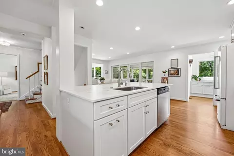 Entry Way - 6905 Lemon Rd, Mclean, VA 22101 photo 2 of 3