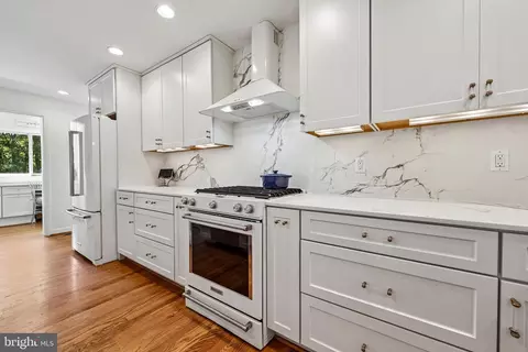 Kitchen - 6905 Lemon Rd, Mclean, VA 22101 photo 5 of 6