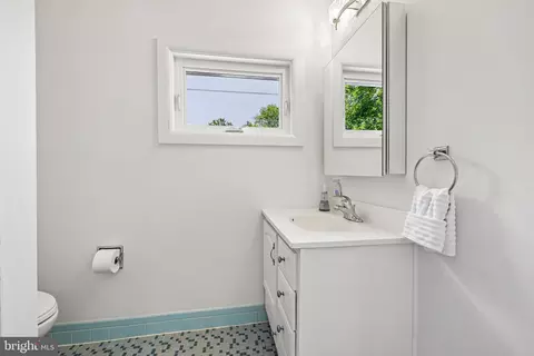 Bath - 6905 Lemon Rd, Mclean, VA 22101 photo 3 of 6