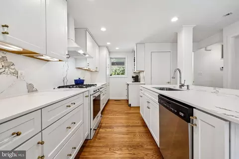 Kitchen - 6905 Lemon Rd, Mclean, VA 22101 photo 3 of 6