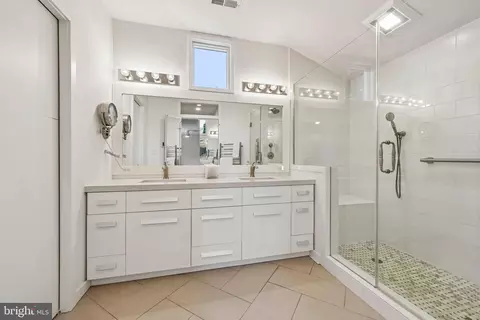 Bath - 6905 Lemon Rd, Mclean, VA 22101 photo 1 of 6
