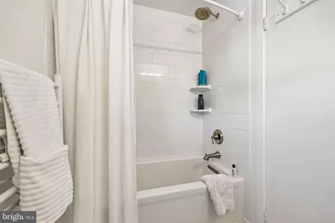 Bath - 6905 Lemon Rd, Mclean, VA 22101 photo 6 of 6