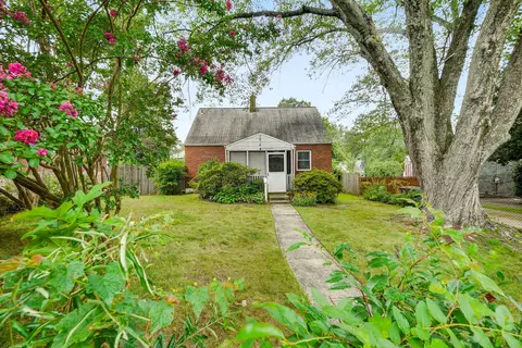2926 Irvington Rd, Falls Church, VA 22042