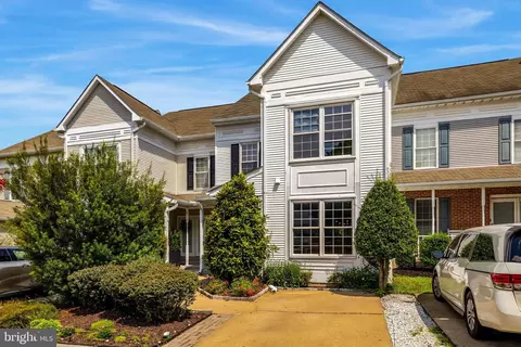 13112 Hearthside Ln, Fairfax, VA 22033