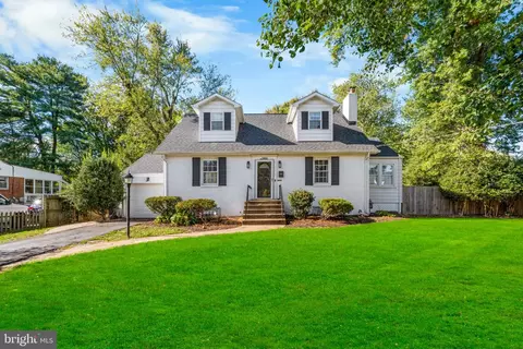 3460 Washington Dr, Falls Church, VA 22041