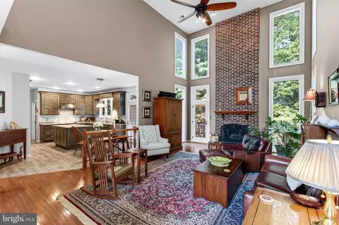7606 Davis Field Ln, Springfield, VA 22153 photo 17