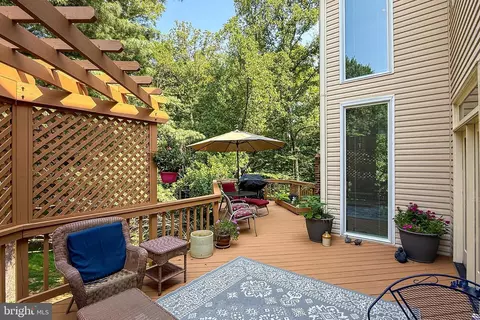 7606 Davis Field Ln, Springfield, VA 22153 photo 5