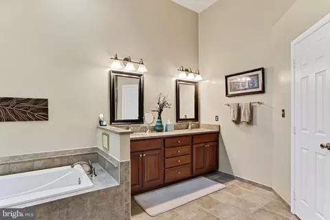 7606 Davis Field Ln, Springfield, VA 22153 photo 37