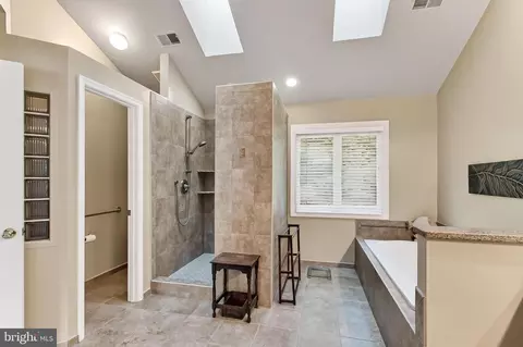 7606 Davis Field Ln, Springfield, VA 22153 photo 38