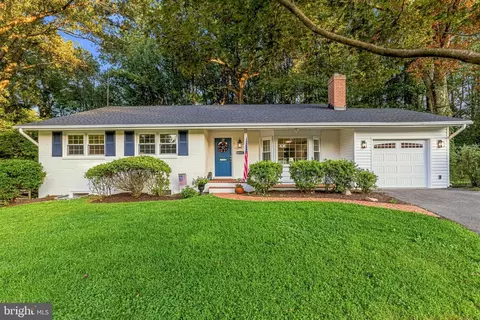 9717 Limoges Dr, Fairfax, VA 22032