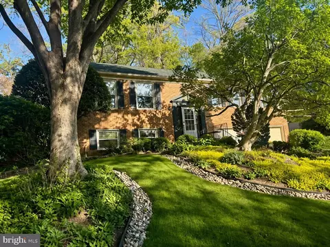10147 Red Spruce Rd, Fairfax, VA 22032