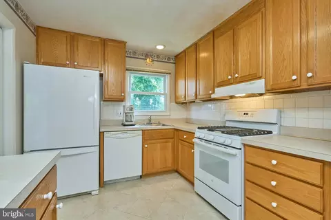 Kitchen - 7606 Long Pine Dr, Springfield, VA 22151 photo 2 of 2
