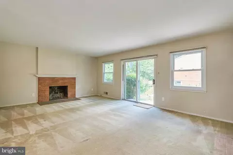 Living - 7606 Long Pine Dr, Springfield, VA 22151 photo 4 of 9