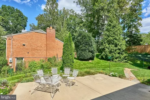 Exterior - 7606 Long Pine Dr, Springfield, VA 22151 photo 4 of 9