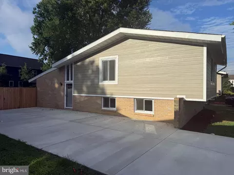 2829 Joseph Makell Ct, Alexandria, VA 22306