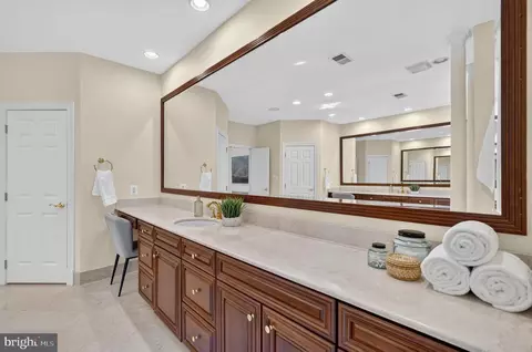 Bath - 7834 Montvale Way, Mclean, VA 22102 photo 2 of 8