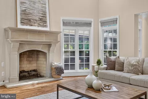 Living - 7834 Montvale Way, Mclean, VA 22102 photo 3 of 4