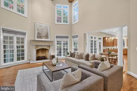 Living - 7834 Montvale Way, Mclean, VA 22102 photo 2 of 4
