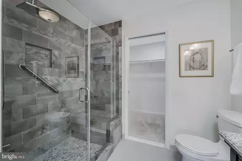Bath - 2028 Lakewinds Dr, Reston, VA 20191 photo 3 of 5