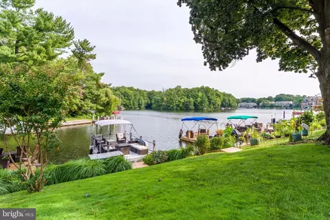 Exterior - 2028 Lakewinds Dr, Reston, VA 20191 photo 5 of 10