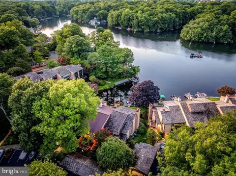 View/Area - 2028 Lakewinds Dr, Reston, VA 20191 photo 6 of 9