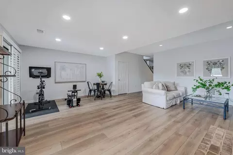 Living - 2028 Lakewinds Dr, Reston, VA 20191 photo 4 of 5