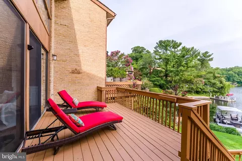 Exterior - 2028 Lakewinds Dr, Reston, VA 20191 photo 9 of 10