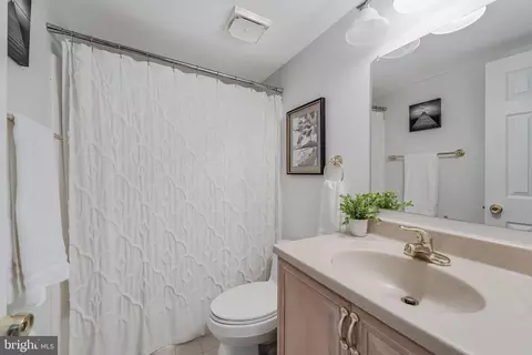 Bath - 2028 Lakewinds Dr, Reston, VA 20191 photo 5 of 5