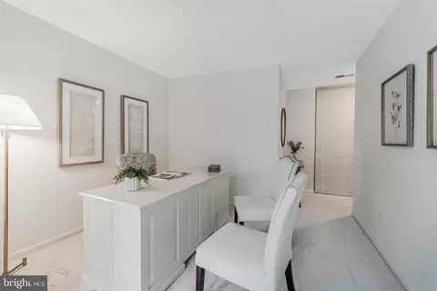 Entry Way - 2028 Lakewinds Dr, Reston, VA 20191 photo 2 of 4