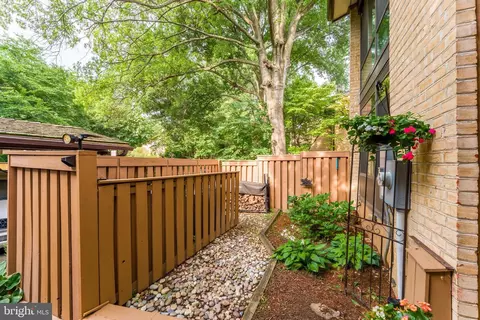 Exterior - 2028 Lakewinds Dr, Reston, VA 20191 photo 3 of 10