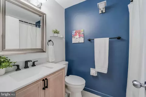 Bath - 2028 Lakewinds Dr, Reston, VA 20191 photo 4 of 5