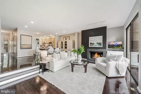 Living - 2028 Lakewinds Dr, Reston, VA 20191 photo 1 of 5