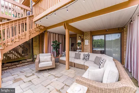 Exterior - 2028 Lakewinds Dr, Reston, VA 20191 photo 8 of 10