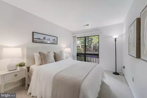 Bedroom - 2028 Lakewinds Dr, Reston, VA 20191 photo 6 of 8