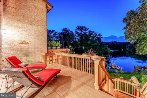 Exterior - 2028 Lakewinds Dr, Reston, VA 20191 photo 1 of 10