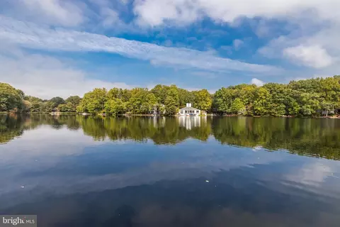 View/Area - 2028 Lakewinds Dr, Reston, VA 20191 photo 8 of 9