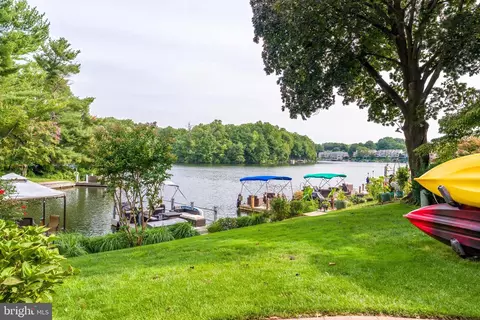 Exterior - 2028 Lakewinds Dr, Reston, VA 20191 photo 7 of 10