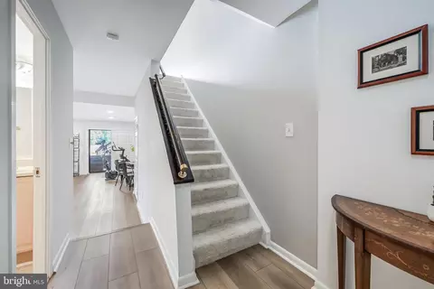 Entry Way - 2028 Lakewinds Dr, Reston, VA 20191 photo 3 of 4