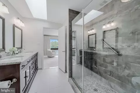 Bath - 2028 Lakewinds Dr, Reston, VA 20191 photo 2 of 5