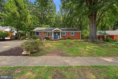 Exterior - 6702 Harwood Pl, Springfield, VA 22152 photo 2 of 7